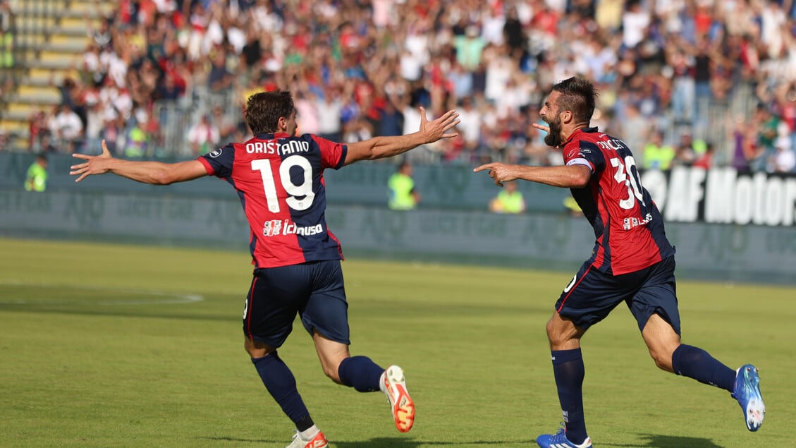 Eroico Cagliari rimonta 4-3 il Frosinone